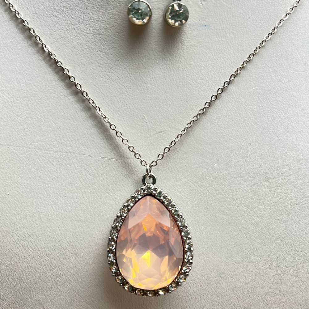Elegant Peach Teardrop Necklace and Earring Set
